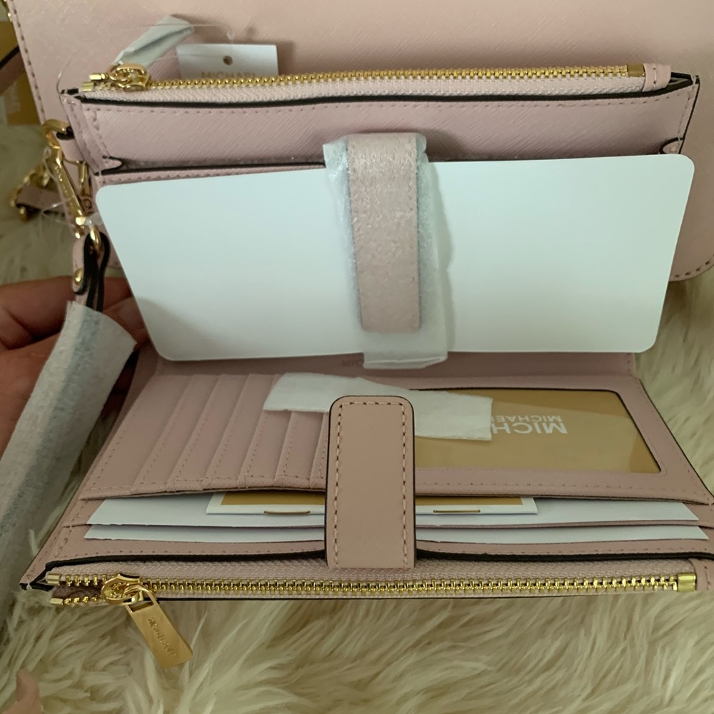 MICHAEL KORS CROSSBODY & WRISTLET. NWT. “B… - Picture 14 of 16